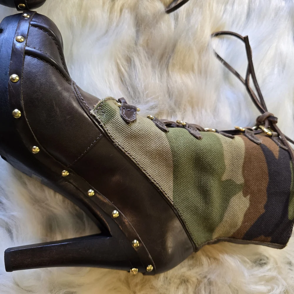 Michael Kors Camo 5 Inch Heel Lace Up Duck Boots - Picture 8 of 16